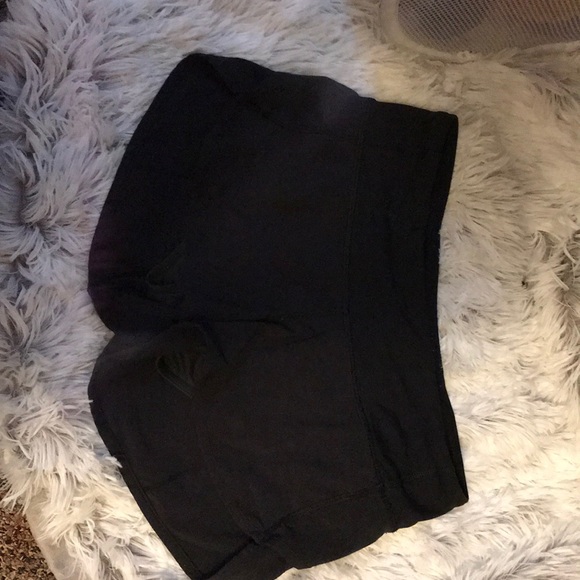 Lulu lemon shorts- size 2 - Picture 3 of 5